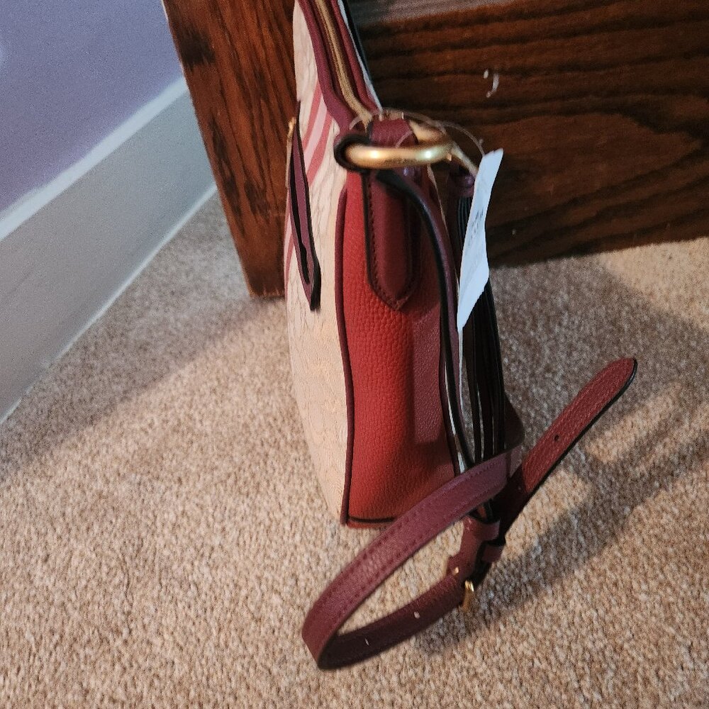 NWT Signature Coach Chaise Khaki Jacquard & Wine Leather Purse - Picture 6 of 14